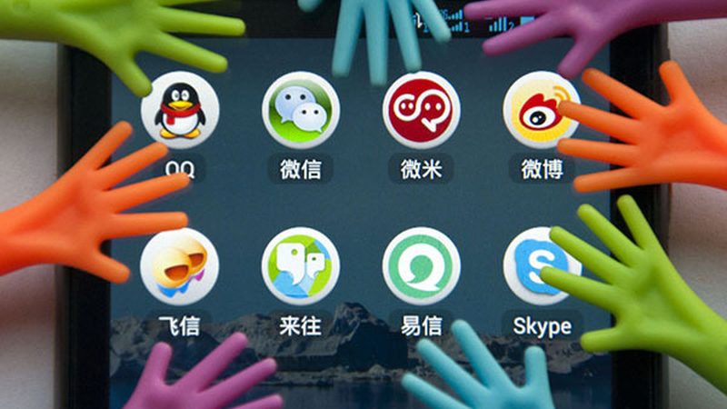通信配件：塑料材质与金属材质的差异化解析